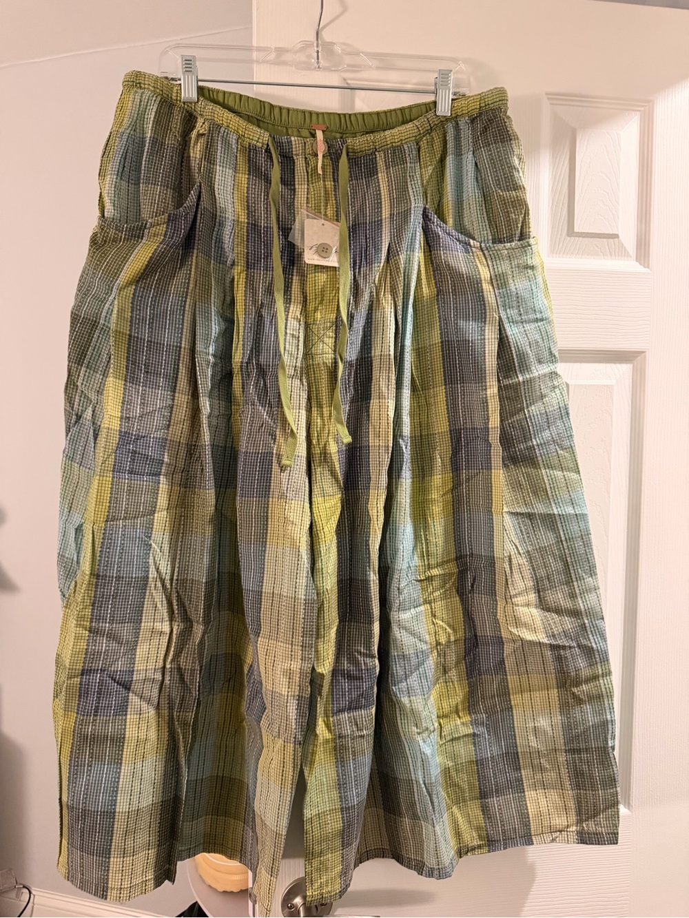 Telluride Wide-Leg Crop Pull-On Madras Pants - Picture 2 of 4